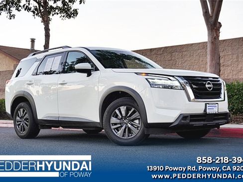 Used 2023 Nissan Pathfinder SV image 1