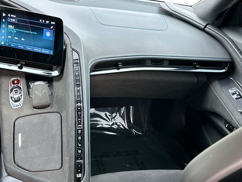 Used 2025 Chevrolet Corvette Stingray Premium Conv w/ Z51 Performance Package image 29