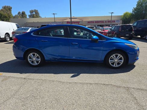 Used 2017 Chevrolet Cruze LT w/ Convenience Package image 5