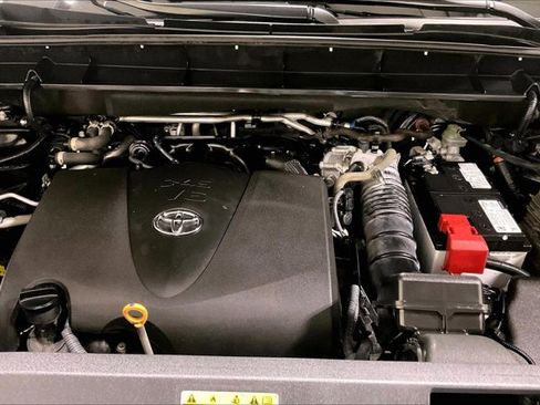 Used 2022 Toyota Highlander XLE AWD/4WD image 10
