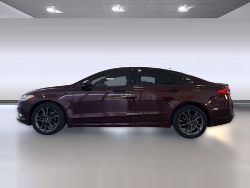 Used 2018 Ford Fusion SE w/ Equipment Group 201A FWD image 2