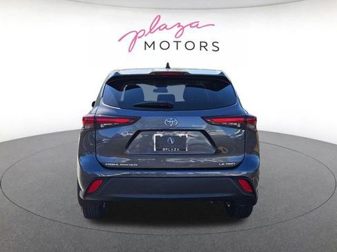 Used 2024 Toyota Highlander LE AWD/4WD image 6