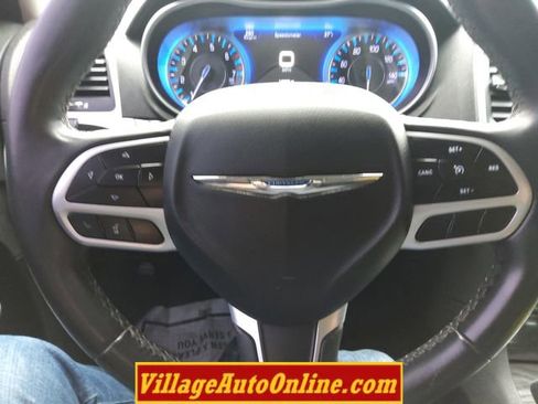 Used 2018 Chrysler 300 Touring w/ Sport Appearance Package image 38