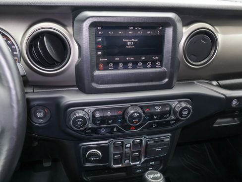 Used 2019 Jeep Wrangler Unlimited Sport S AWD/4WD image 18
