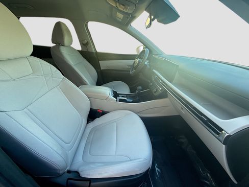 Used 2025 Hyundai Tucson SE image 30