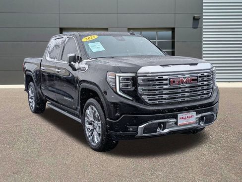Used 2025 GMC Sierra 1500 Denali w/ Denali Reserve Package AWD/4WD image 3