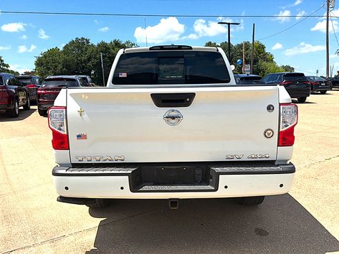 Used 2021 Nissan Titan SV w/ SV Convenience Package AWD/4WD image 5