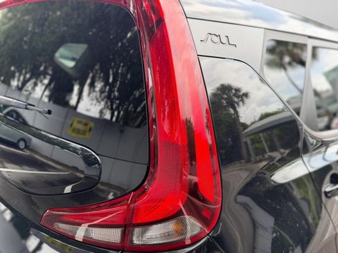 Used 2022 Kia Soul LX w/ Technology Package FWD image 44