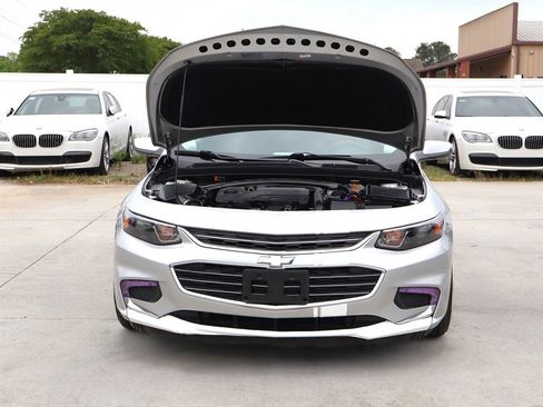 Used 2017 Chevrolet Malibu LT FWD image 40
