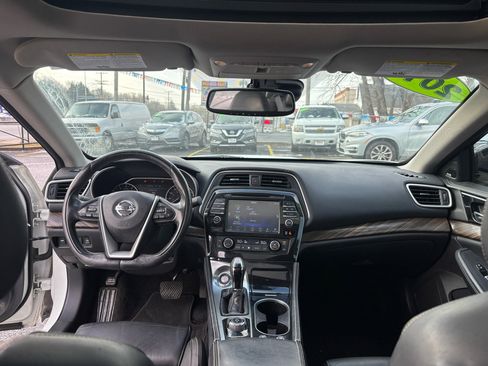 Used 2017 Nissan Maxima Platinum image 15