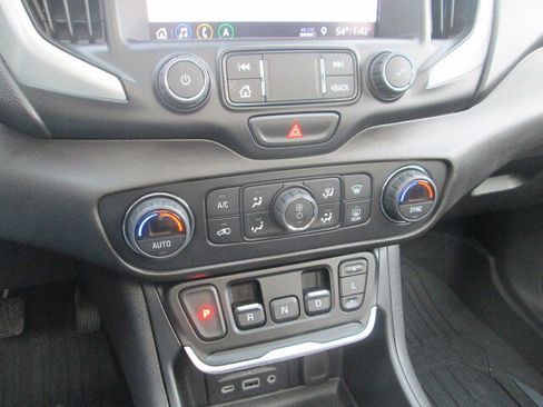 Used 2021 GMC Terrain SLT w/ Infotainment Package II image 18