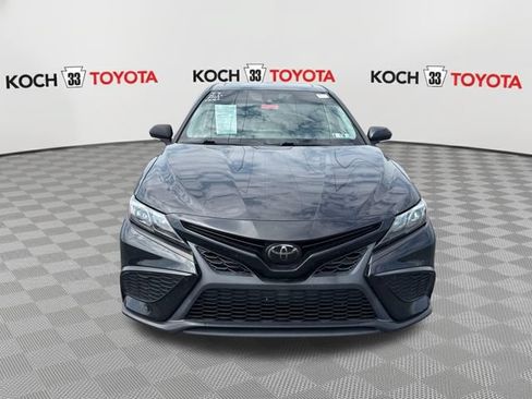 Used 2022 Toyota Camry SE w/ Cold Weather Package FWD image 2