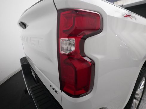 Used 2019 Chevrolet Silverado 1500 LTZ AWD/4WD image 30