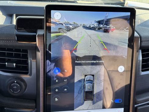 Used 2025 Ford F150 Lightning Lariat image 16