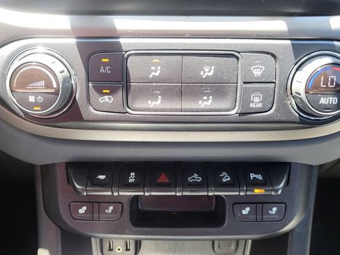 Used 2022 Chevrolet Colorado Z71 AWD/4WD image 36