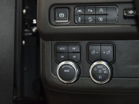 Used 2024 GMC Yukon AT4 w/ Technology Package image 38