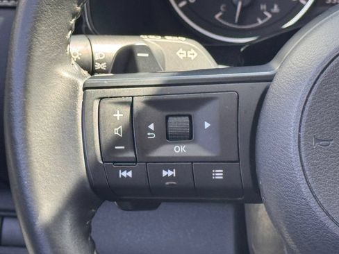 Certified 2025 Nissan Pathfinder SV FWD image 16
