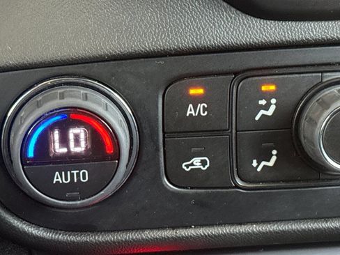 Used 2024 GMC Terrain AT4 w/ LPO, Floor Liner Package AWD/4WD image 28