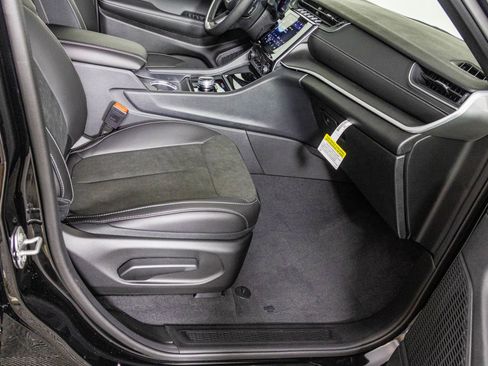 New 2025 Jeep Grand Cherokee L Altitude image 37