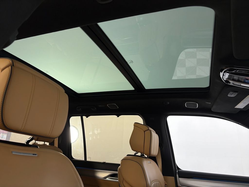 Used 2023 Jeep Grand Wagoneer Series III AWD/4WD image 32