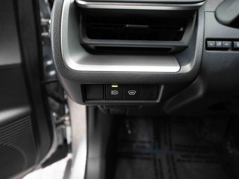 Used 2024 Toyota Prius LE FWD image 11