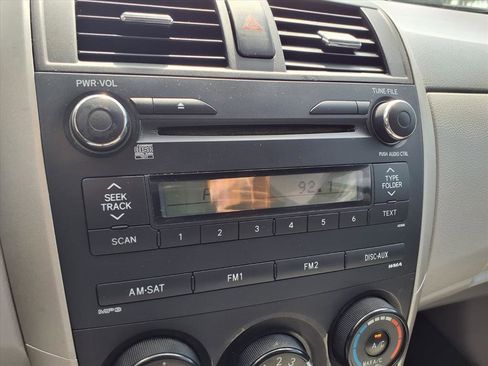 Used 2010 Toyota Corolla LE image 5
