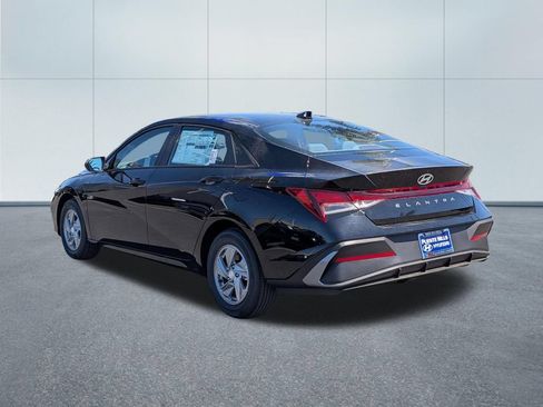 New 2026 Hyundai Elantra SE FWD image 4