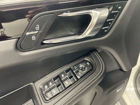 Used 2023 Porsche Macan Turbo AWD/4WD image 13