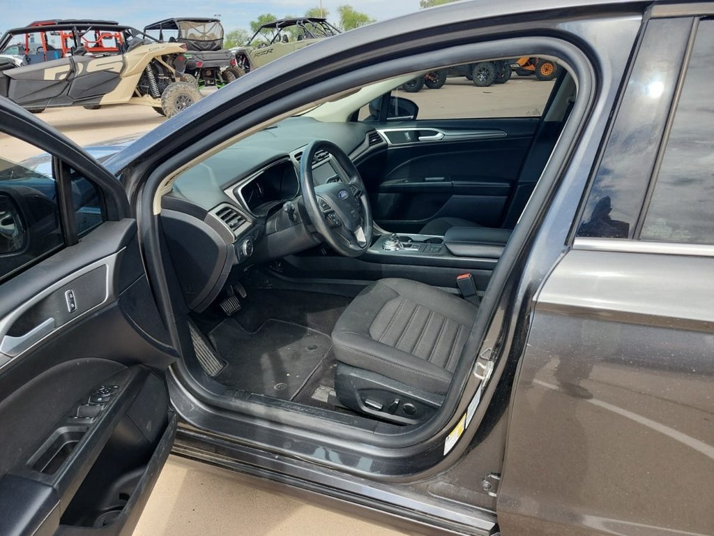 Used 2020 Ford Fusion SE FWD image 8