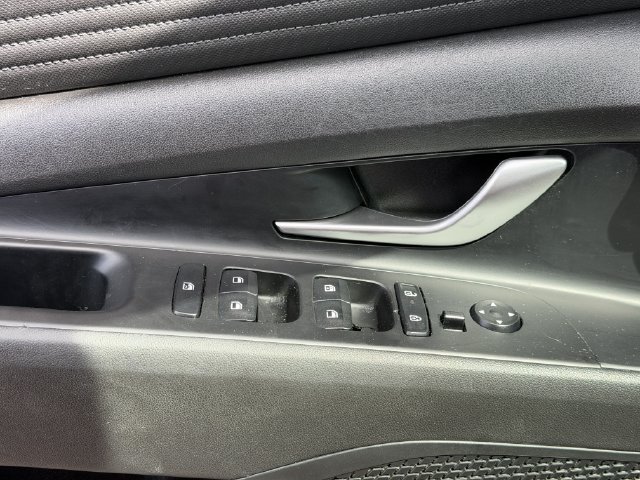 Used 2025 Hyundai Elantra SEL FWD image 22