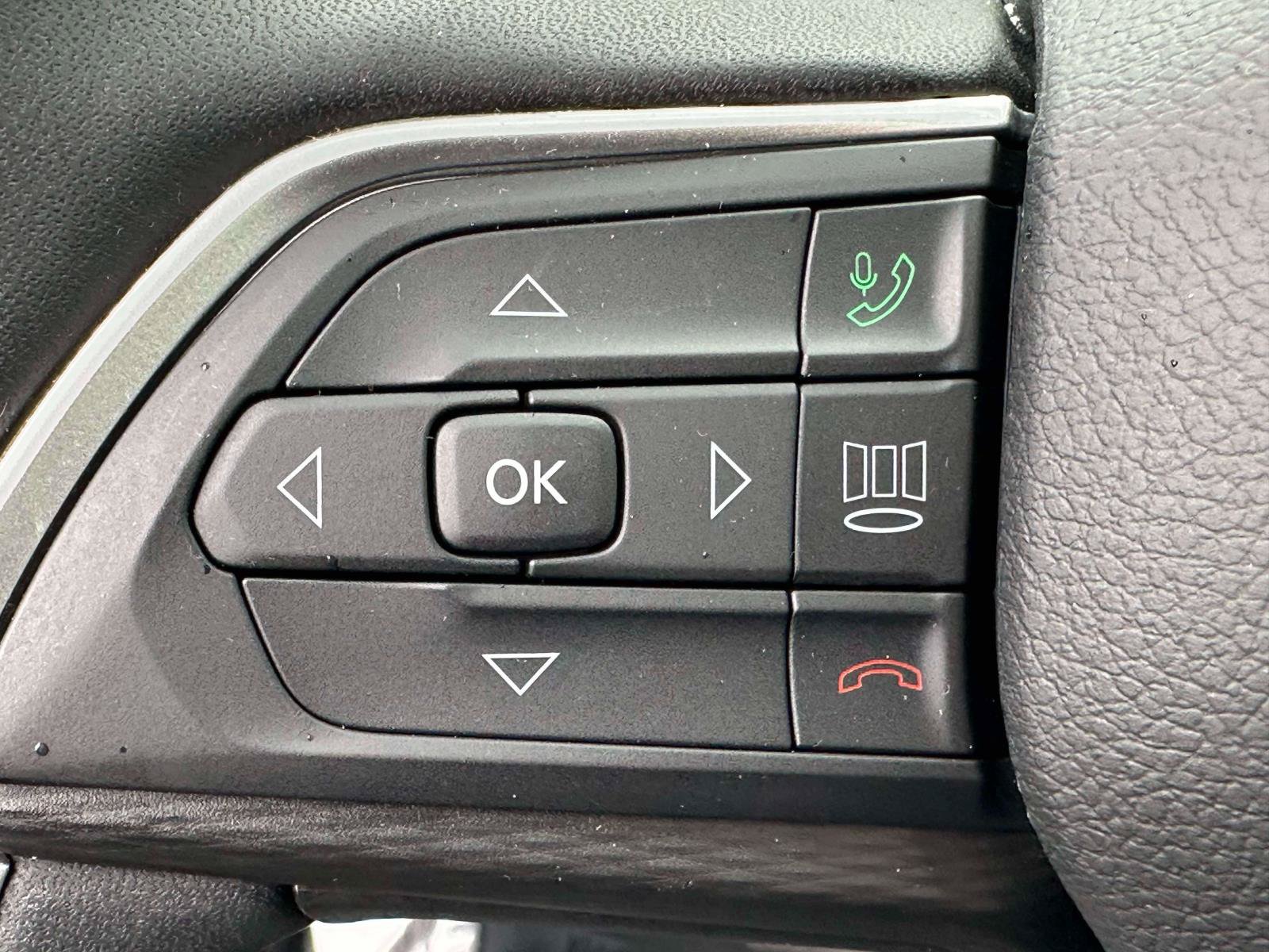 Used 2025 Jeep Grand Cherokee Altitude AWD/4WD image 21