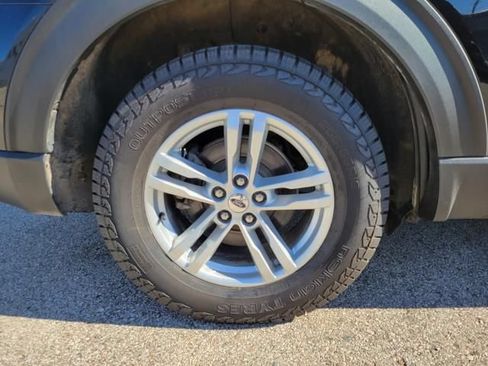 Used 2022 Ford Explorer XLT AWD/4WD image 5
