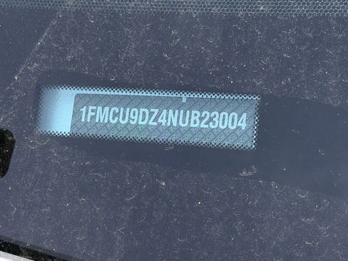 Used 2022 Ford Escape Titanium image 11