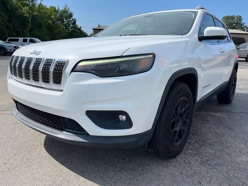 Used 2019 Jeep Cherokee Latitude w/ Popular Appearance Group AWD/4WD image 4