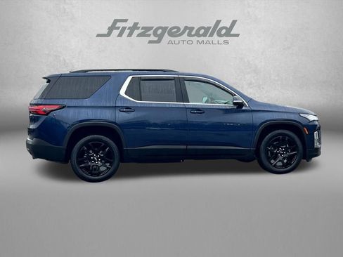 Used 2023 Chevrolet Traverse LT image 3