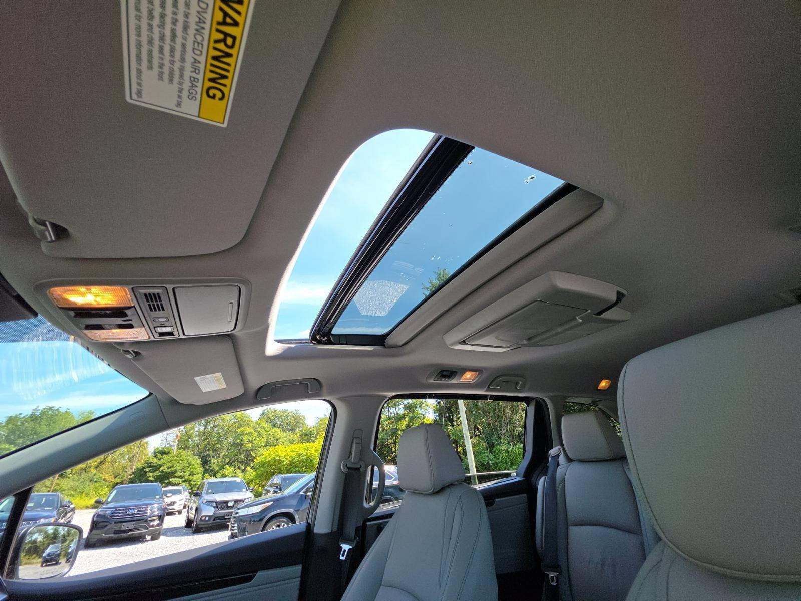 Used 2022 Honda Odyssey Touring image 9