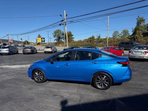 Used 2021 Nissan Versa SV image 5