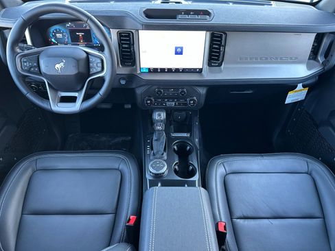 New 2025 Ford Bronco Outer Banks w/ Black Appearance Package image 14