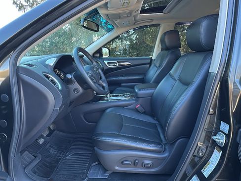 Used 2015 Nissan Pathfinder Platinum w/ Family Entertainment Package image 14