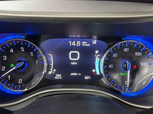 Used 2024 Chrysler Pacifica Touring-L FWD image 19
