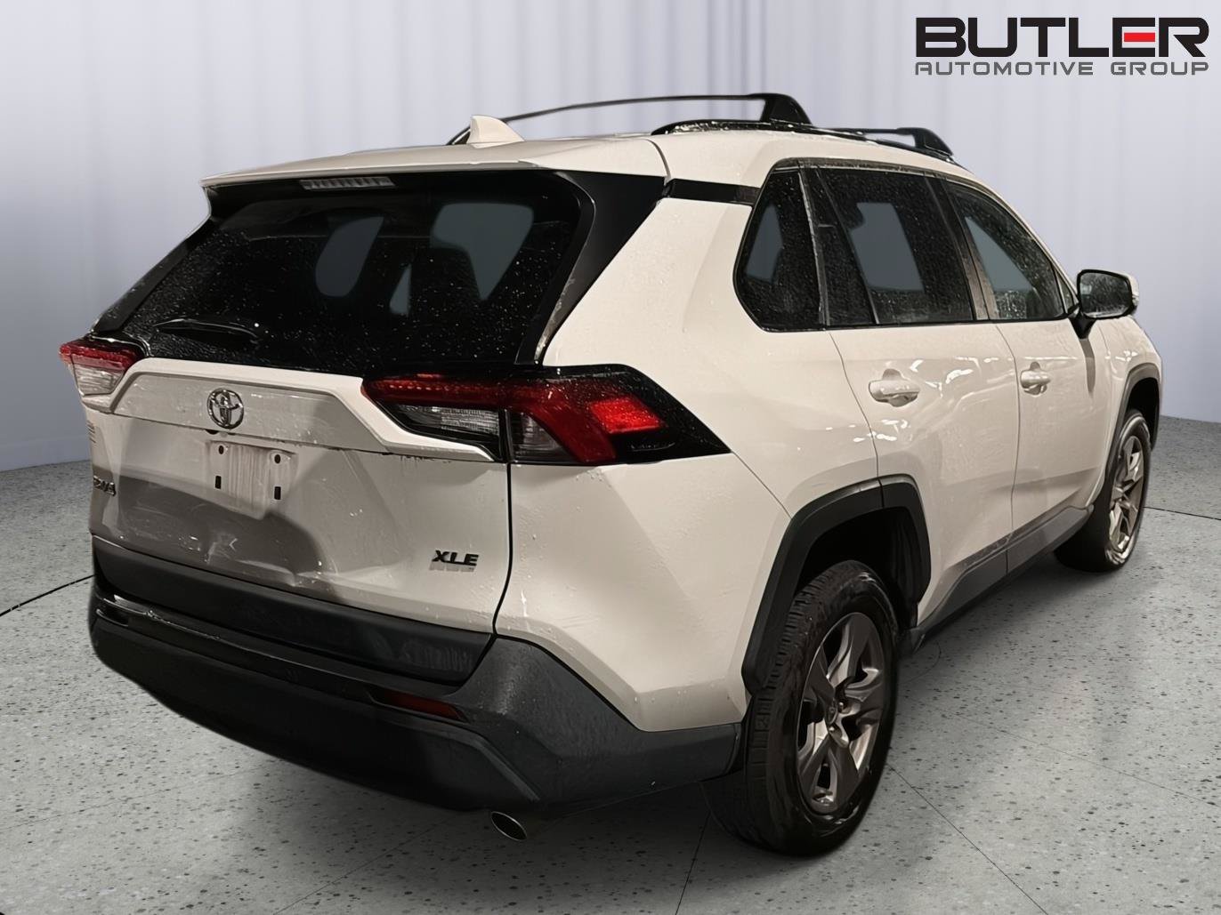 Used 2022 Toyota RAV4 XLE w/ Convenience Package FWD image 8