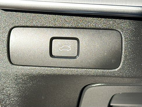 Used 2024 Volvo XC90 B5 Core w/ Climate Package image 35