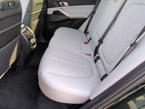 Used 2026 BMW X5 xDrive40i w/ M Sport Package image 21