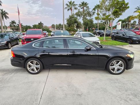 Used 2018 Volvo S90 T5 Momentum w/ Convenience Package FWD image 4