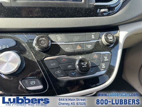 Used 2023 Chrysler Voyager LX image 18