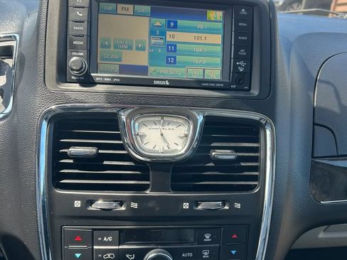Used 2011 Chrysler Town & Country Touring-L FWD image 24