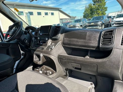 Used 2025 RAM ProMaster 2500 w/ U-Haul Equipment Group FWD image 18