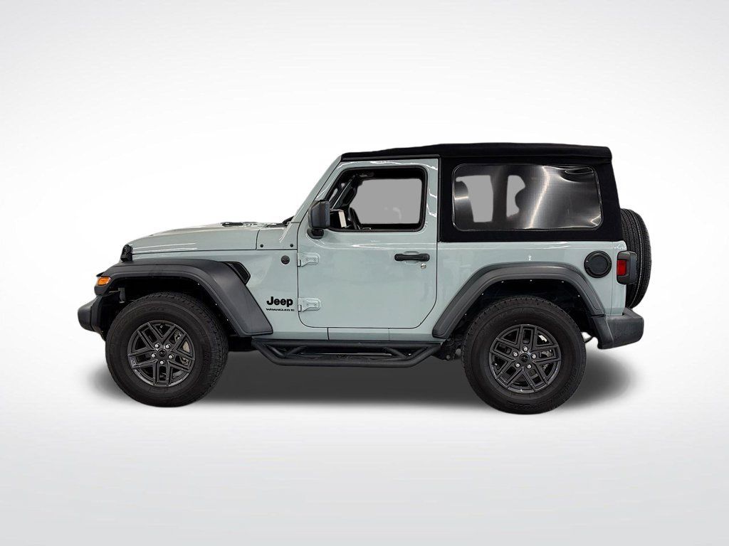 Used 2024 Jeep Wrangler Sport AWD/4WD image 2