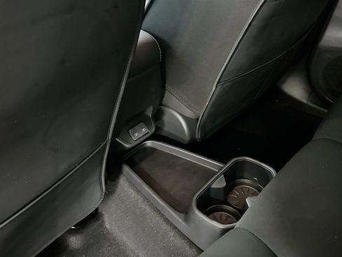 Used 2025 Nissan Leaf S image 27