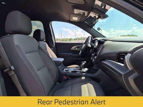 Used 2022 Chevrolet Traverse LT FWD image 28